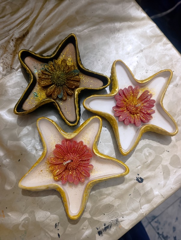 Handcrafted Starfish-Shaped Scented Paraffin Candle with Daisy Flower
