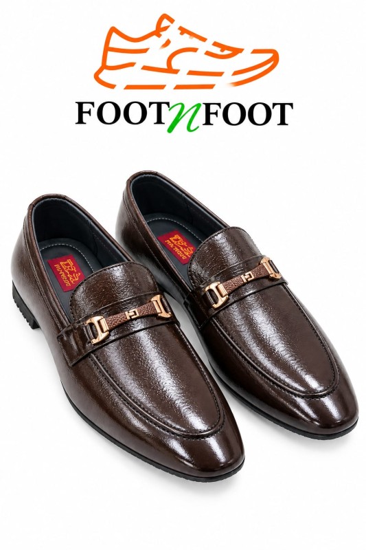 METAL BUCKLE LEATHER LOAFERS